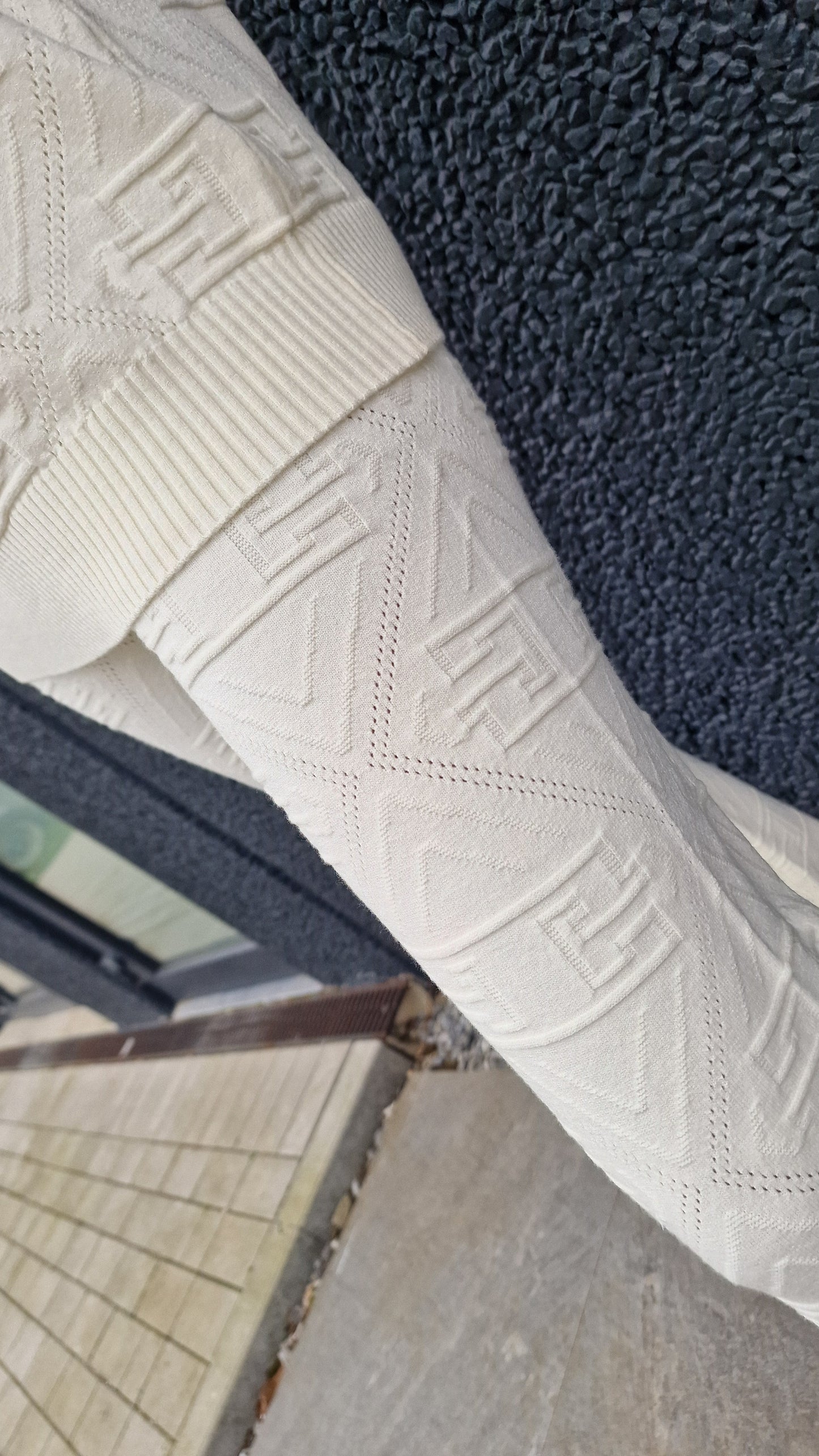 Pantalon maille imprimé relief écru